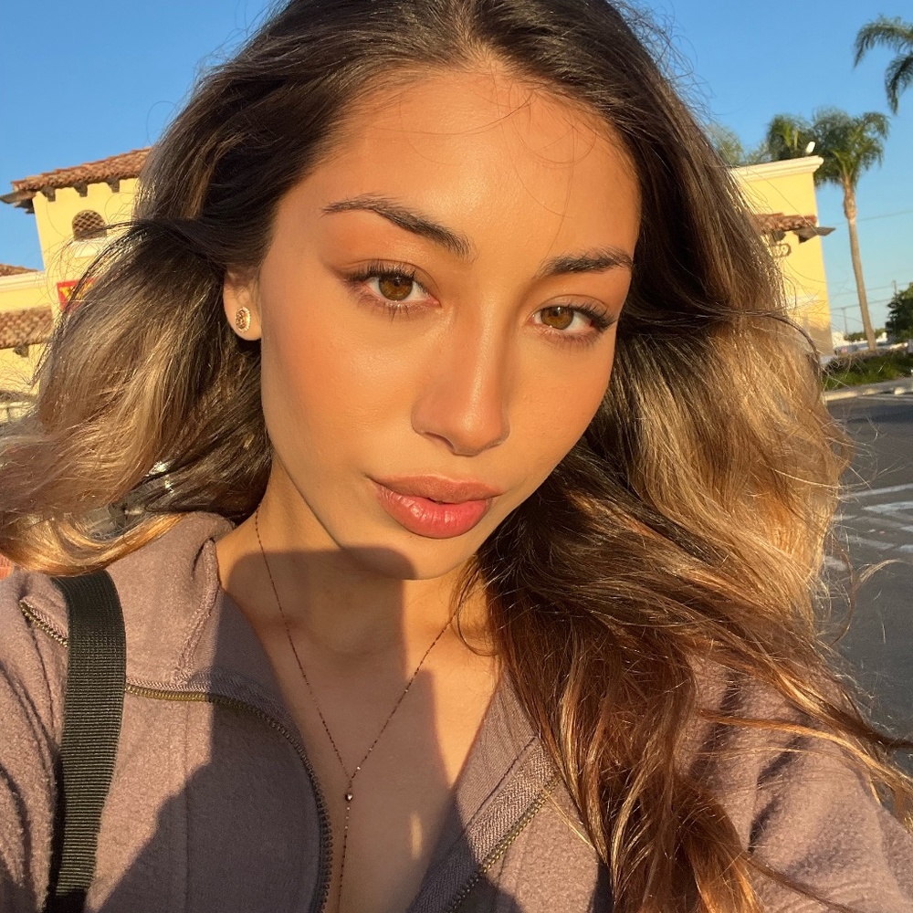 Meet your Posher, Alaura